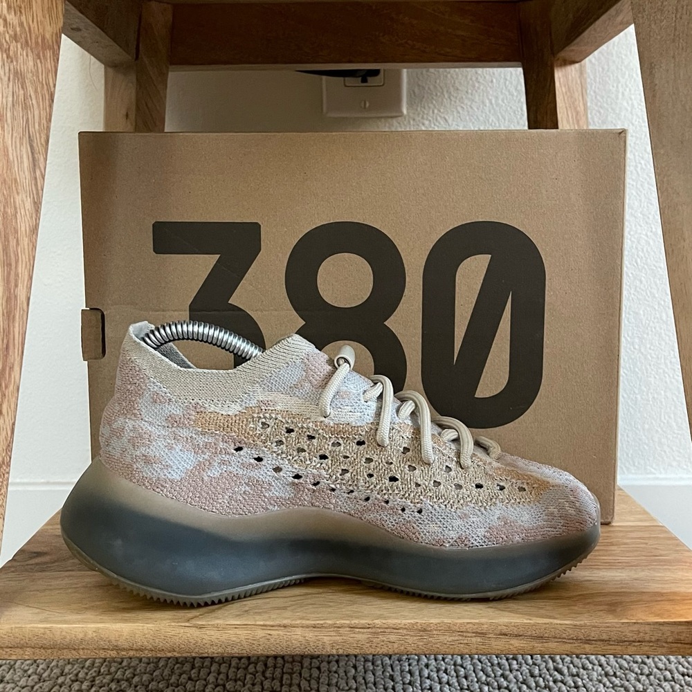 💗👟Yeezy Boost 380 Womens size 5